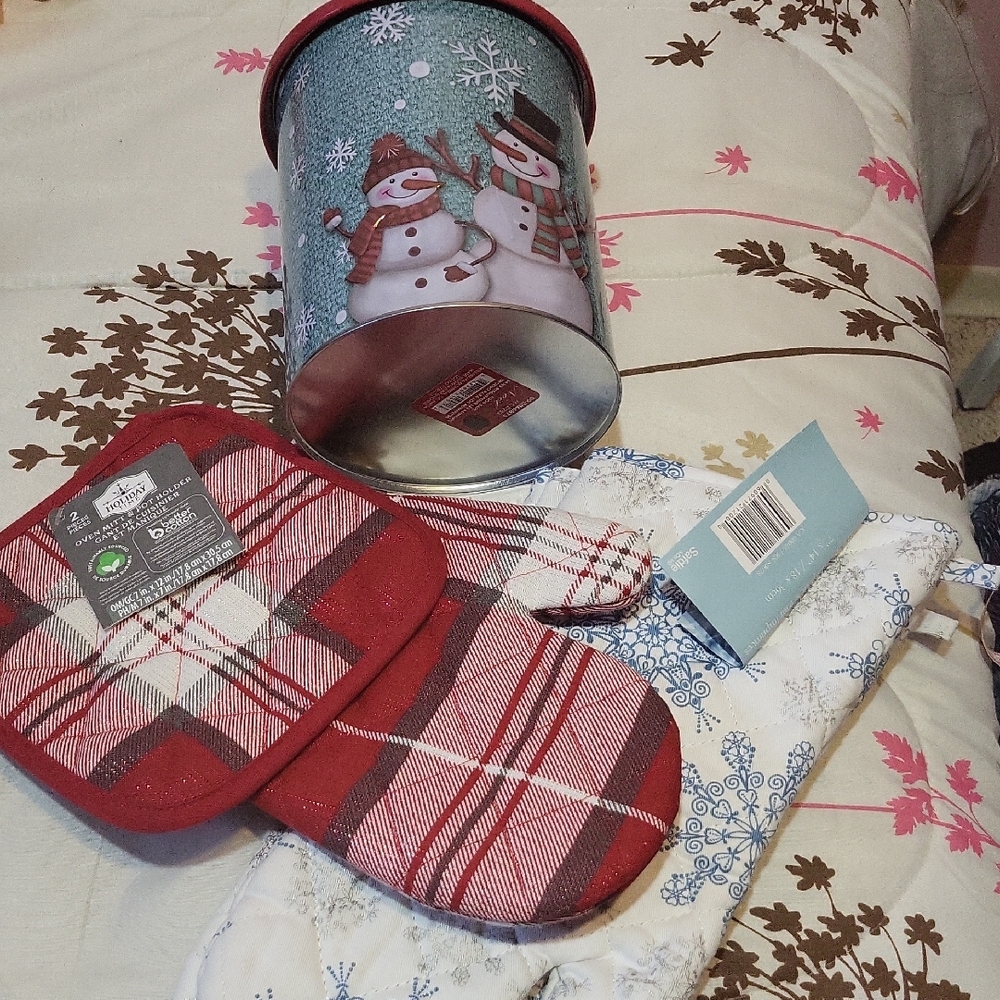 Festive Snowman Tin with Plaid Kitchen Set